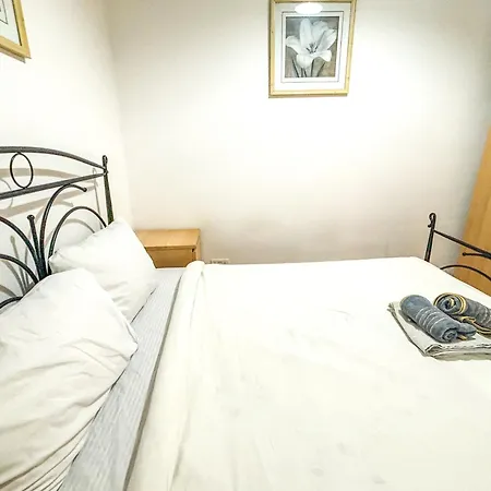 Side Sea View Apartment Sliema